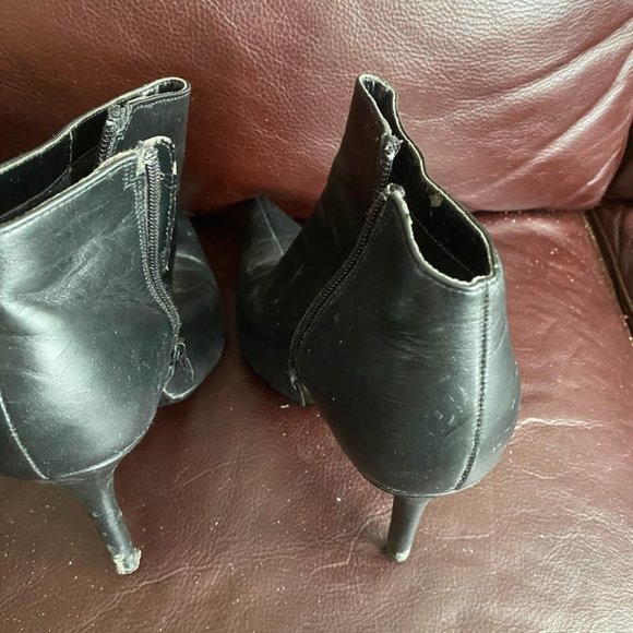 TALL HEELED ANKLE BOOTS UPPER LEATHER SIZE 9M - Picture 3 of 3
